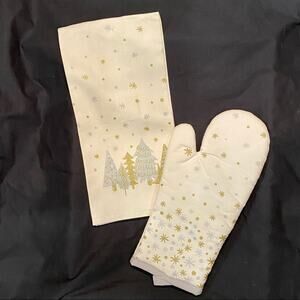 BRAND NEW Dish Towel + Oven Mitt White Christmas Set